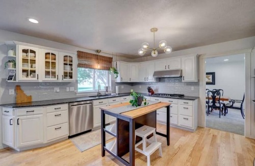 Southwest Ada County Alliance House | Gorgeous Sunsets ~ Entertain ~ Peaceful ~ 5BR