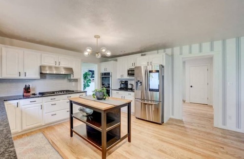 Southwest Ada County Alliance House | Gorgeous Sunsets ~ Entertain ~ Peaceful ~ 5BR