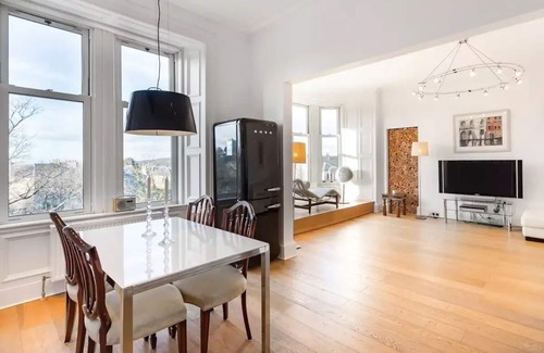 Merchiston Apartment | Gorgeous Views from an Elegant Apartment in Bruntsfield
