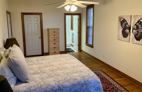 Checotah House | Gorgeous waterfront property, tons of room, sleeps 12 3200 sqft