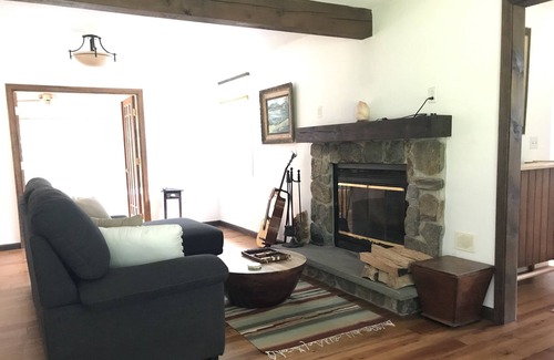 Brookline House | Gorgeous Winter Retreat next to Babbling Brook and Ski Resorts - SLEEPS 4-6!!