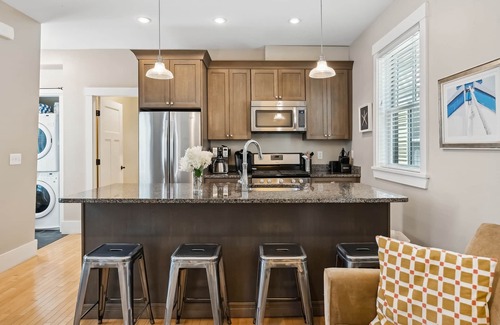 West End Condo | Gorgeously renovated, 2-condo property in the West End - walk everywhere