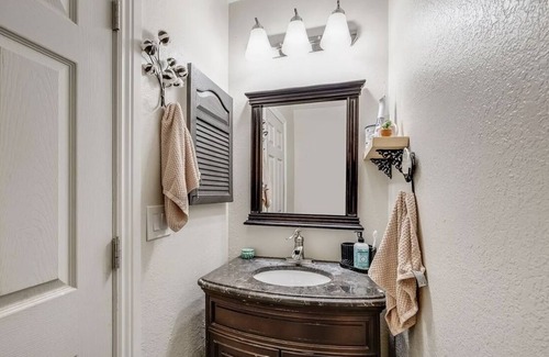 Littleton House | Gorgeously updated 5-bedroom house in Littleton with jacuzzi tub and amenities