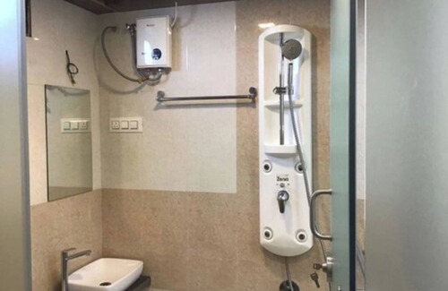 Kandivali Hotel | Goroomgo Avirahi Mumbai