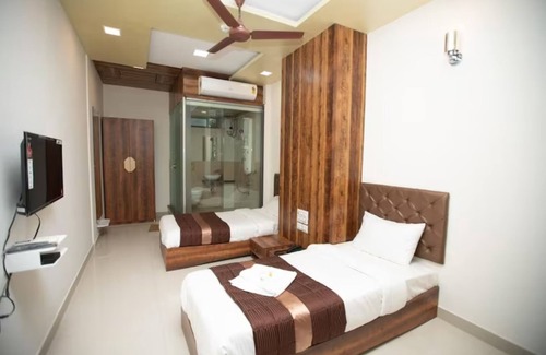 Kandivali Hotel | Goroomgo Avirahi Mumbai