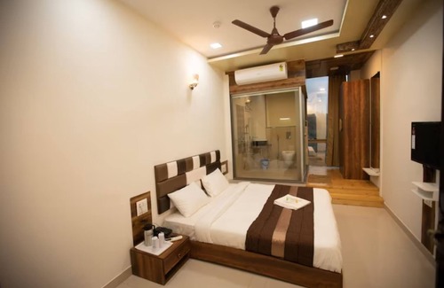 Kandivali Hotel | Goroomgo Avirahi Mumbai