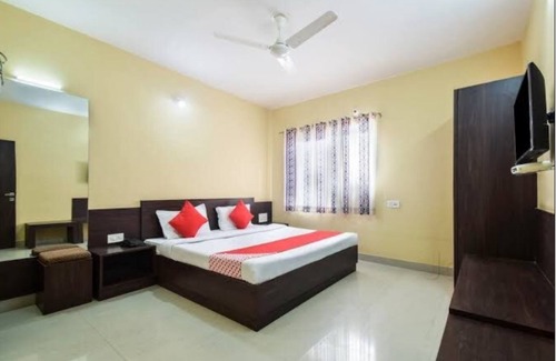 Bareilly Hotel | Goroomgo Galaxy Palace Bareli