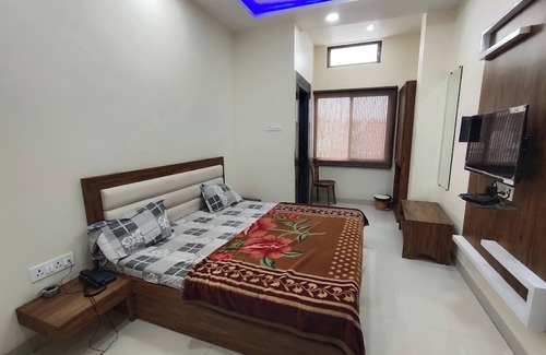 Bareilly Hotel | Goroomgo Galaxy Palace Bareli