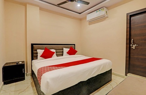 Charbagh Hotel | Goroomgo Madhav Inn Lucknow