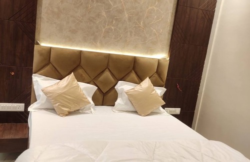Chhabra Hotel | Goroomgo S.K. Plaza Chhabra