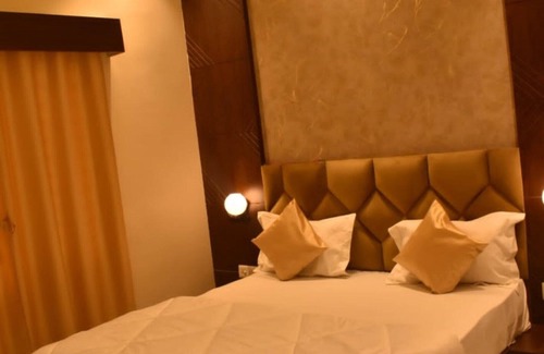 Chhabra Hotel | Goroomgo S.K. Plaza Chhabra