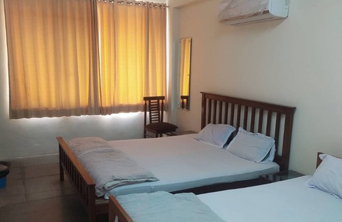 Panch Batti Hotel | Goroomgo Tourist Inn Jaipur