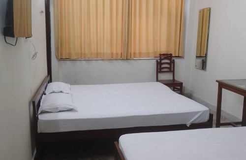 Panch Batti Hotel | Goroomgo Tourist Inn Jaipur