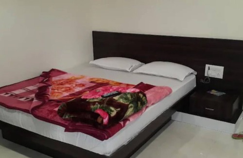 Jabalpur Hotel | Goroomgo Vasu Jabalpur