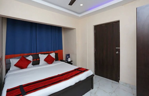 Behala Hotel | Goroomgo White Palace Hotel & Resort New Alipore Kolkata