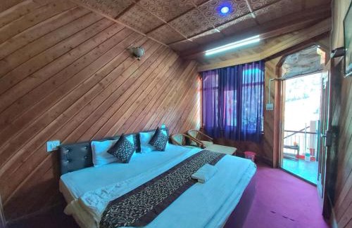 Mallital Hotel | Goroomo Hotel Lake View Mall Road Nainital - Prime Location - Best Selling Hotel