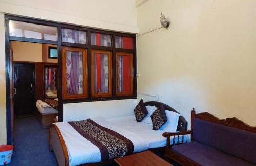 Mallital Hotel | Goroomo Hotel Lake View Mall Road Nainital - Prime Location - Best Selling Hotel