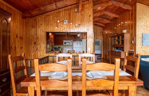 Langley Cabin | Goss Lake Getaway by AvantStay | Lakefront Escape