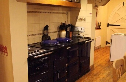 Honiton Other | GOTHIC FOLLY, Sleeps 16, Indoor Heated Pool, Hot Tub, Jurassic Coast East Devon