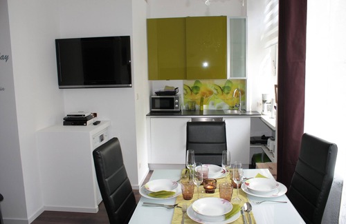 Weißgerber Apartment | GoVienna Small Modern Apartment