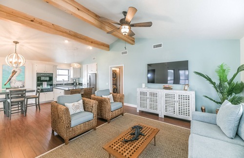 Galveston House | Grab your fishing poles and enjoy the view!