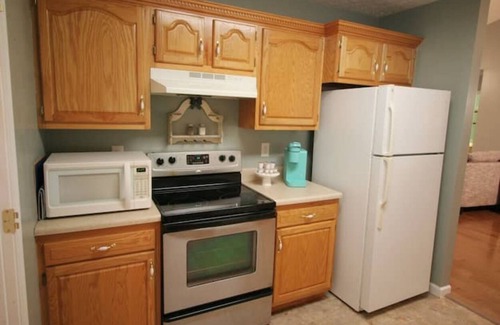 Crossville House | Grace Hill Get-away…Style & Comfort in 3/2 Home