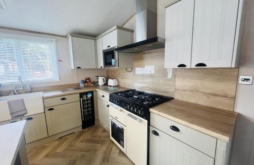 Allerthorpe Cabin | Grace Louise Retreat with Hot Tub
