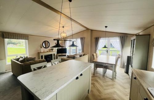 Allerthorpe Cabin | Grace Louise Retreat with Hot Tub