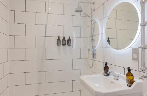 Tring House | Grace's Guesthouse Room 5