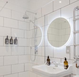 Tring House | Grace's Guesthouse Room 5