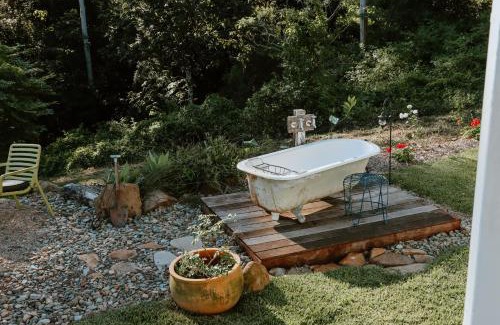 Mapleton House | Gracie Cottage Romantic Secluded Hinterland Escape for 2