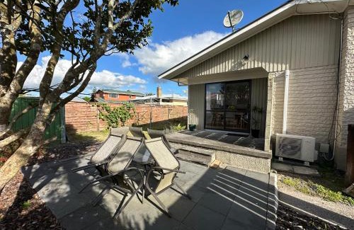 Hamilton Villa | Gracious 3 Bdrm House in Chartwell