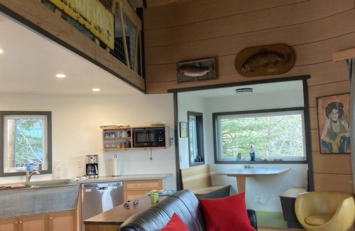 Philipsburg House | Grain Bin House in the Heart of Philipsburg