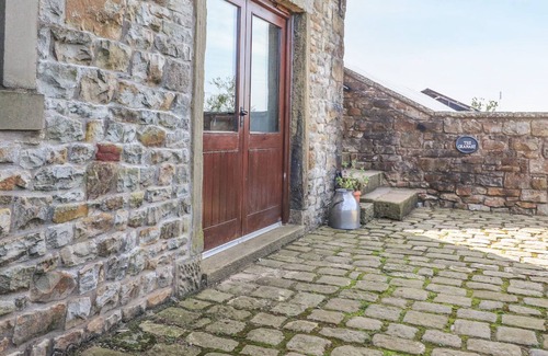 Fence Apartment | GRANARY, family friendly, character holiday cottage in Clitheroe