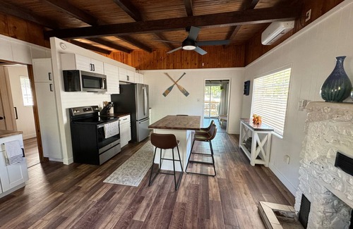 Sunrise Beach House | 🌾 Granary House – Lakefront Bliss on Sunrise Beach