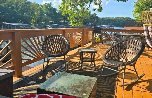 Sunrise Beach House | 🌾 Granary House – Lakefront Bliss on Sunrise Beach