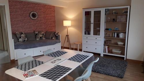 Tregastel Apartment | Grand Appartement côte de granit rose plages et commerces à proximité