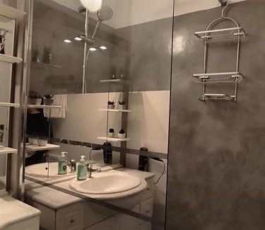 Aix-en-Provence Apartment | Grand appartement de charme calme et lumineux parking compris