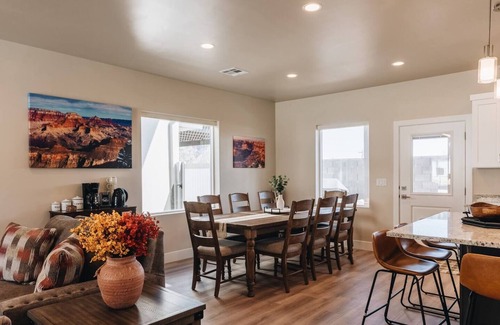 Hildale House | Grand Canyon-4bed,3bath,hot tub
