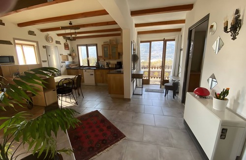 Pra Loup Apartment | Grand Chalet Jourdan 110 m² Apartment with Mountain View, Private Terrace and Wi-Fi