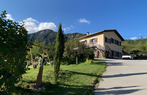 Pra Loup Apartment | Grand Chalet Jourdan 110 m² Apartment with Mountain View, Private Terrace and Wi-Fi