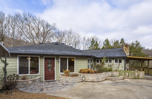Bellevue House | Grand Dream 4BR Home in Nashville w/ WiFi, AC, Parking, TV, Linens, Patio