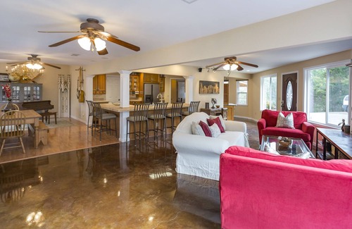 Bellevue House | Grand Dream 4BR Home in Nashville w/ WiFi, AC, Parking, TV, Linens, Patio
