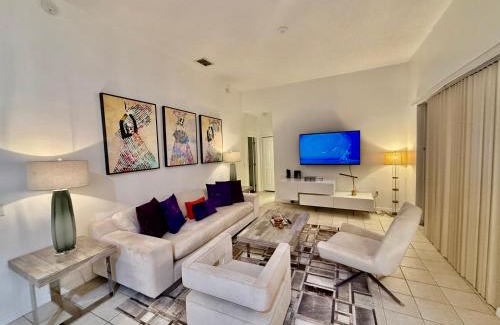 Davenport House | Grand Family Deluxe 4BR House near Disney Parks