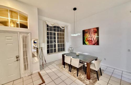 Davenport House | Grand Family Deluxe 4BR House near Disney Parks