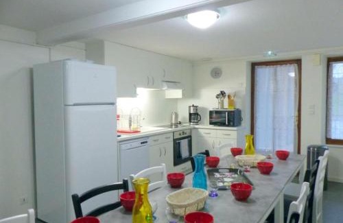 Louroux-de-Bouble House | Grand gîte familial avec terrasse et animaux acceptés à Louroux - FR-1-489-569