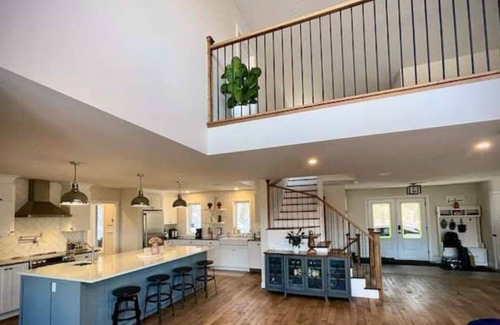 Mont-Tremblant Villa | Grand Luxury villa in Mont-Tremblant/7 min to SKI resort/Game/Sauna/SPA/BBQ