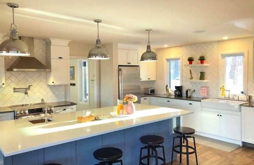 Mont-Tremblant Villa | Grand Luxury villa in Mont-Tremblant/7 min to SKI resort/Game/Sauna/SPA/BBQ