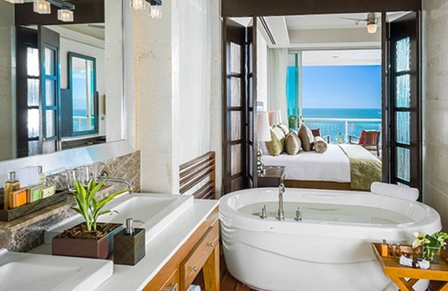 Downtown Cancun Resort | Grand Luxxe 2 BR Villa including 16 rounds of Golf, 2 Massage, Pools, Beach