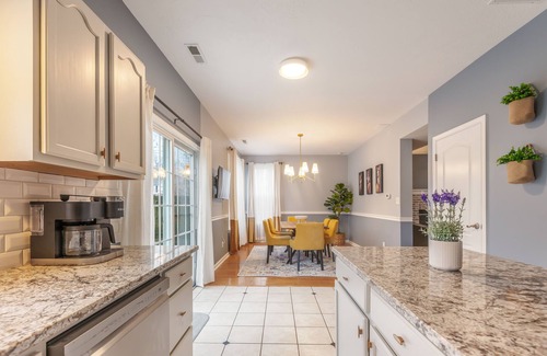 Westfield House | Grand Park Home, 10 min to Westfield Downtown